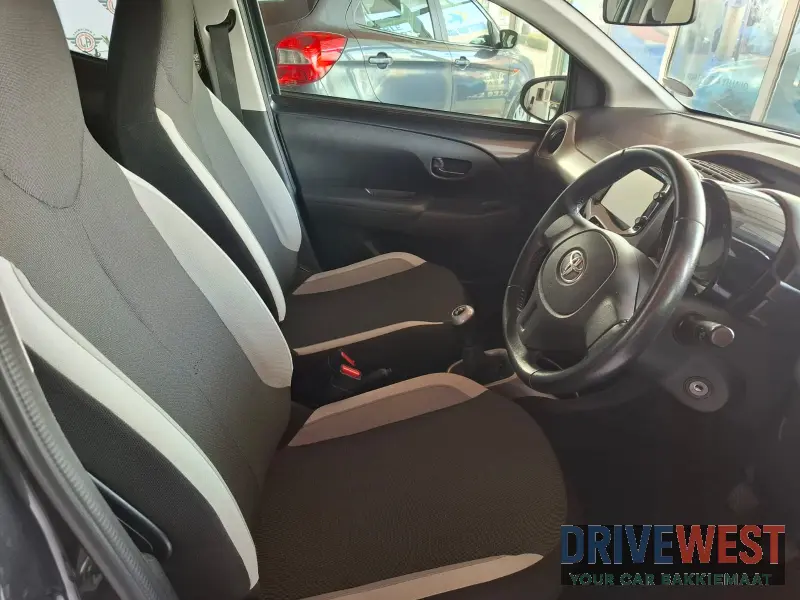 2016 Toyota. Yago 1.0 X-Play 5 Door