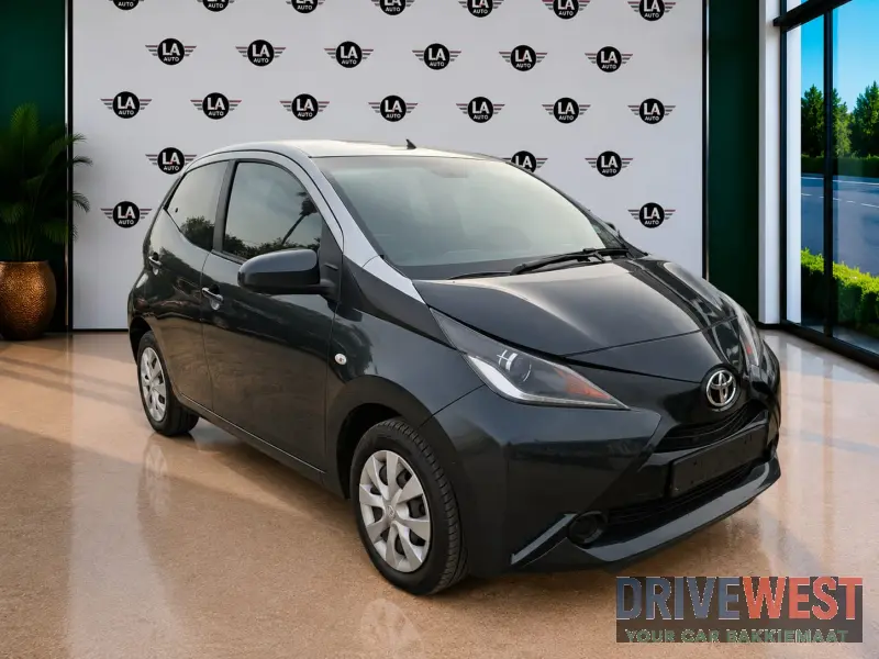 2016 Toyota. Yago 1.0 X-Play 5 Door